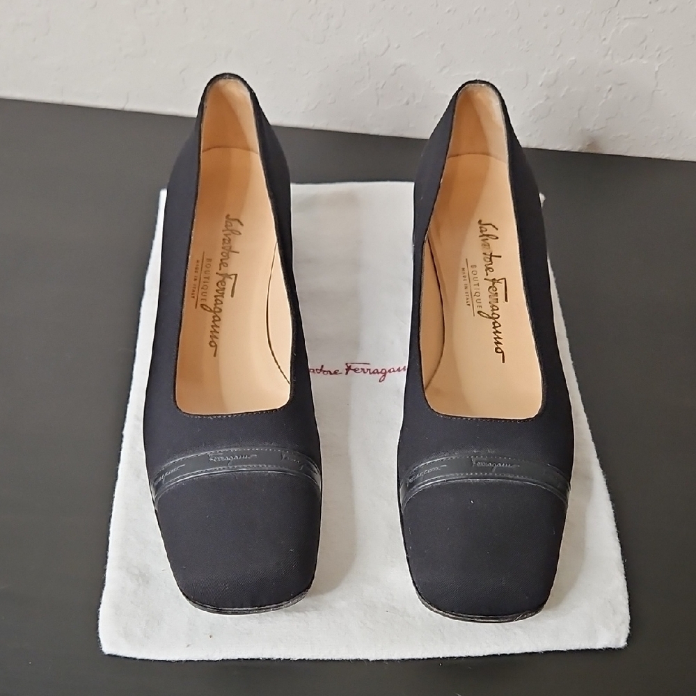 Salvatore Ferragamo Boutique Sonia Logo Black Heels, Size 39 (9A)